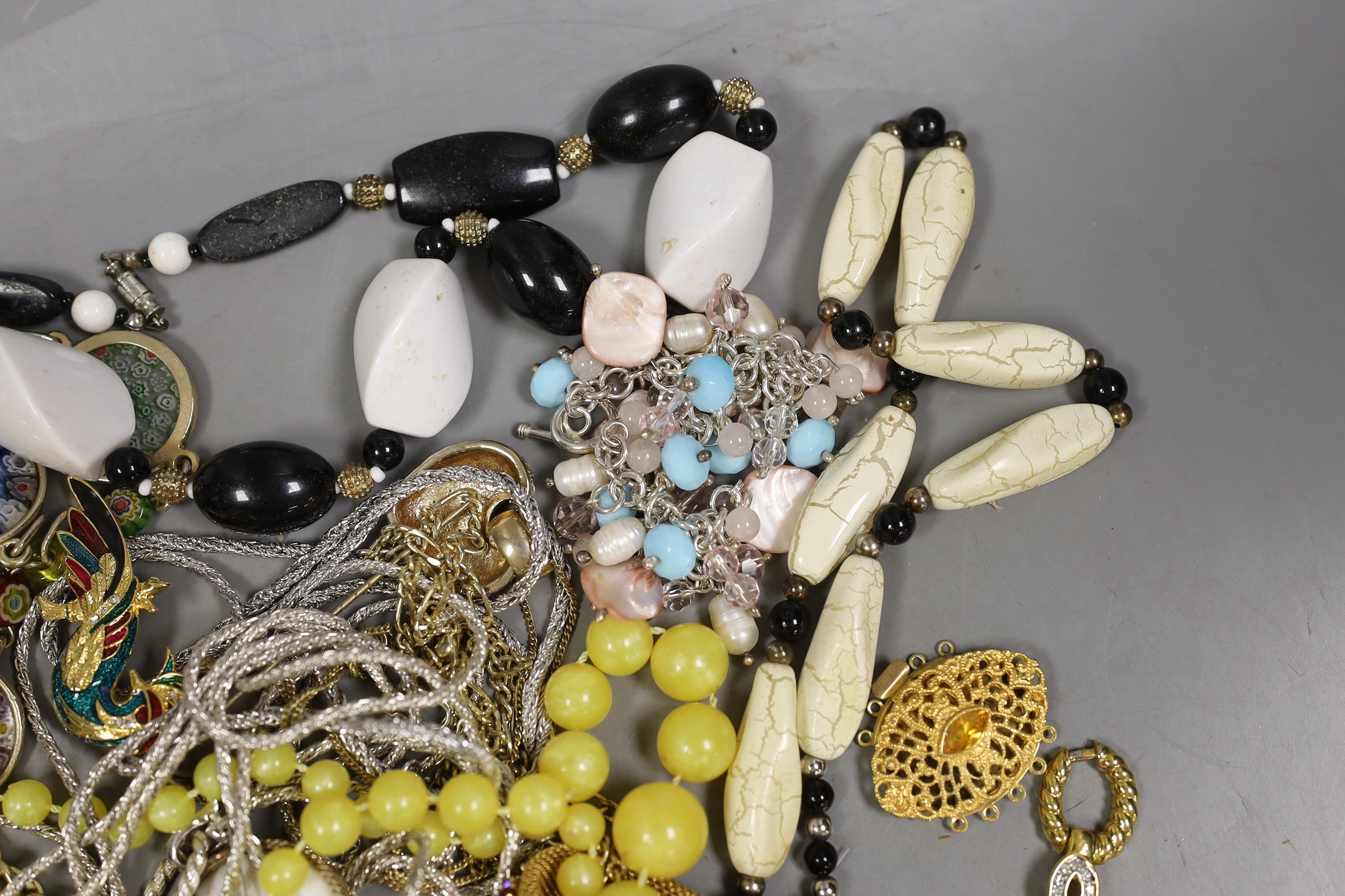 A quantity of assorted costume jewellery including necklaces, bracelets etc.